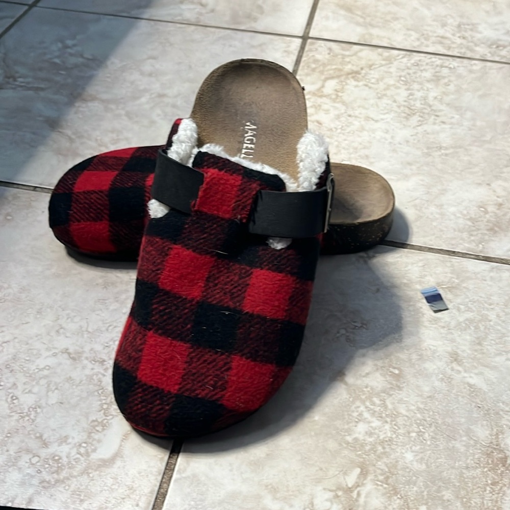 Magellan outdoors flannel and fur slippers